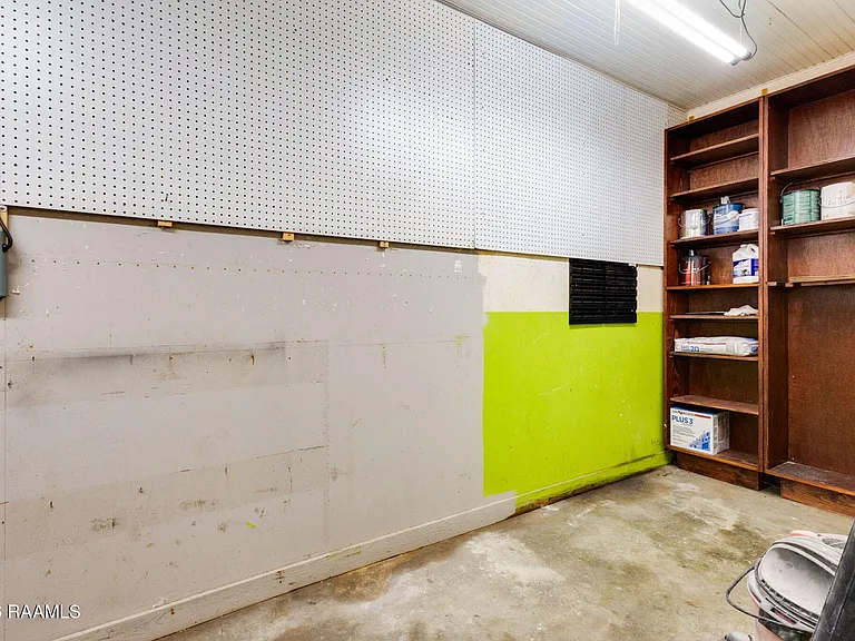 2129 N Main St — Photo 16
