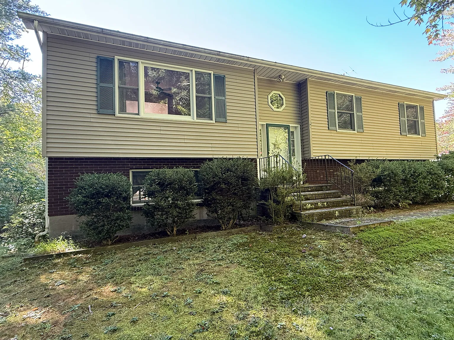 3 bed, 2.5 bath, 2028 sqft, $3,200 — Photo 1