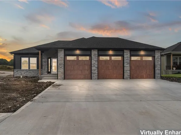 2207 Richmond Dr, Harrisonville, MO 64701