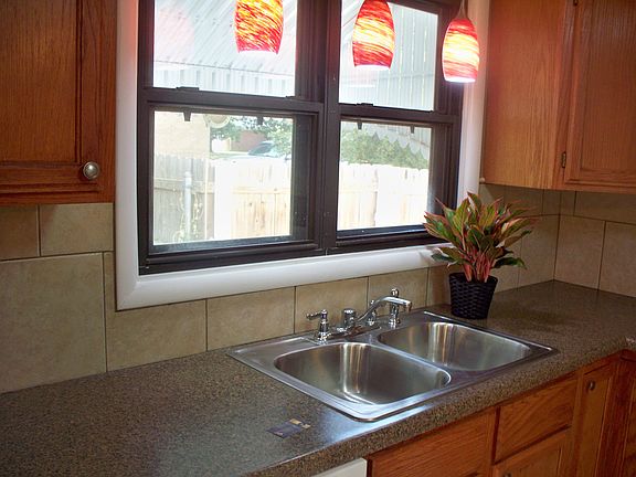 Kitchen Sink w/Window