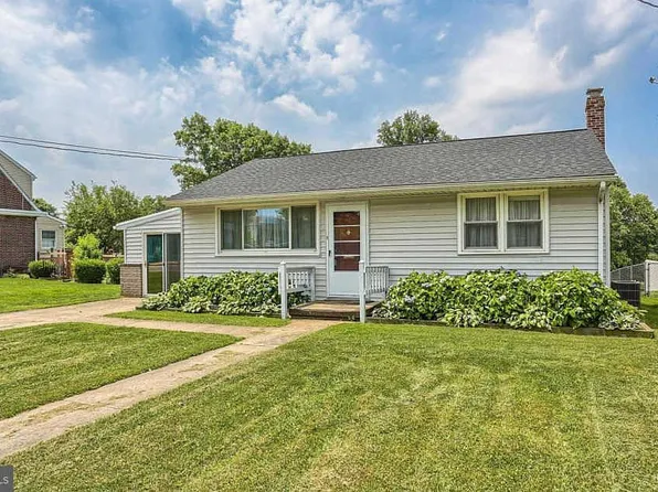 706 S Main St, Red Lion, PA 17356