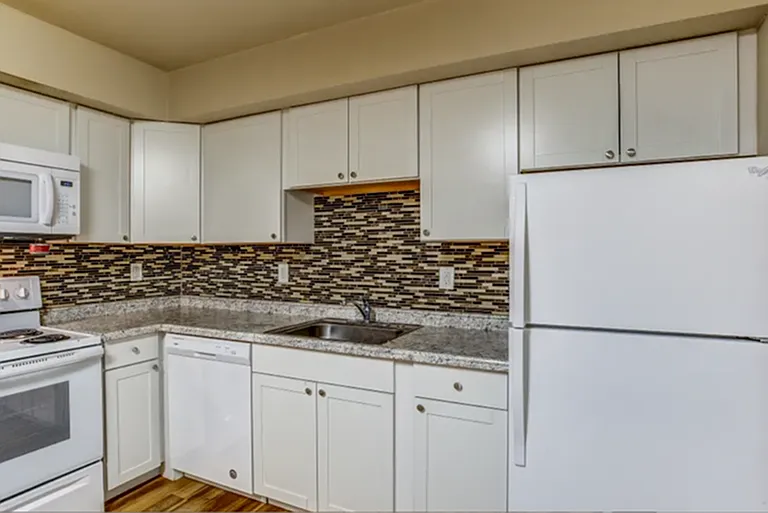 Custom Kitchen with Lots of Storage Custom Kitchen with Lots of Storage