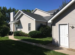 10295 Arrowwood Dr, Eden Prairie, MN 55347