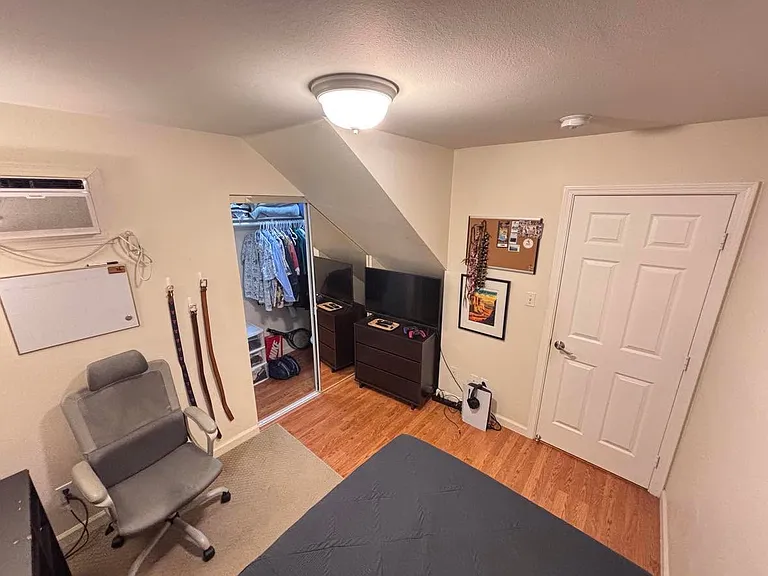 1569 Nehoa St — Photo 2