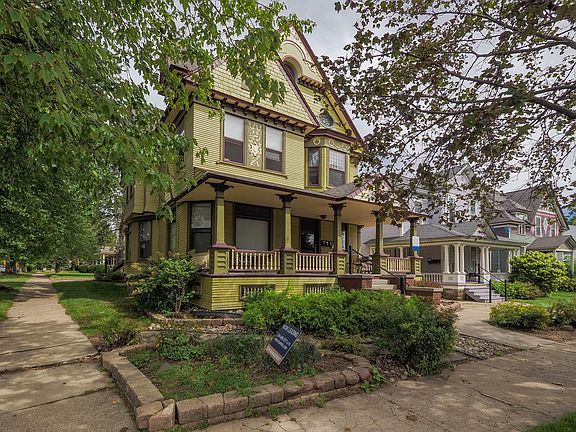 3rd image of 838 W Main St