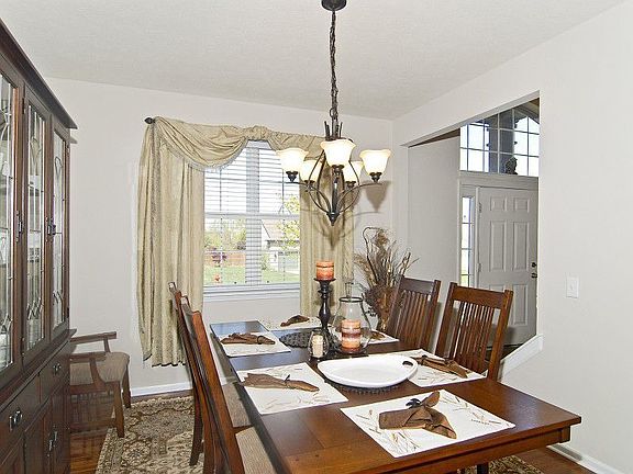 4th image of 533 E Columbine Ln