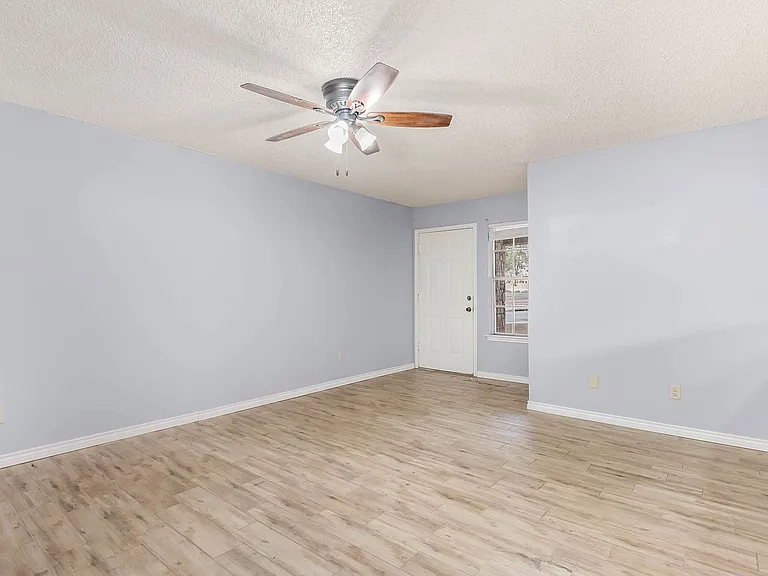 5204 Gawain Dr — Photo 4