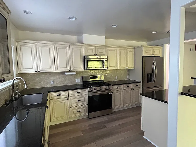 5400 Garden Grove Ave — Photo 17