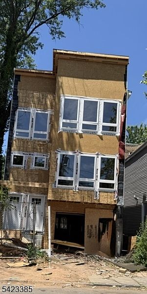 1st image of 343 S 10th St