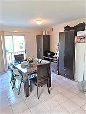4th image of 17 Bentley Ln #2