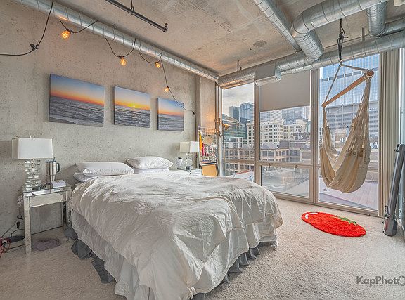 5th image of 700 W Van Buren St APT 1404