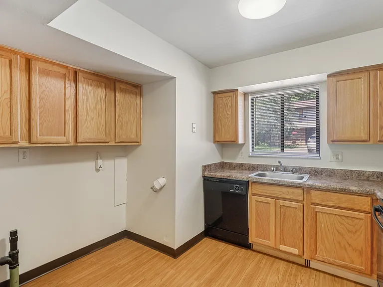 Valley Park Townhomes — Photo 7