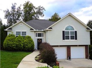 162 Condra Lakes Dr, Ringgold, GA 30736