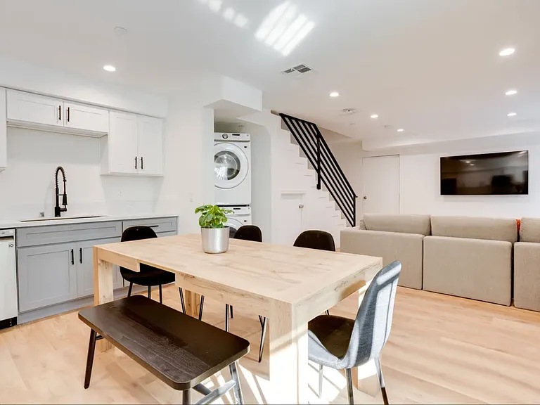 1224 W 37th Pl — Photo 4