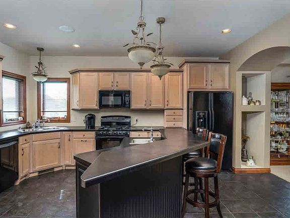 4th image of 905 Kernan Ave