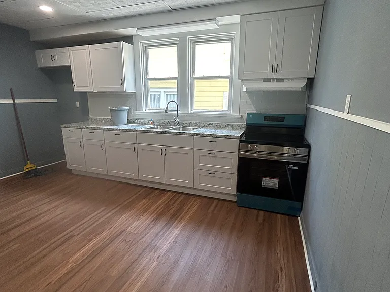 106 Center Ave — Photo 7