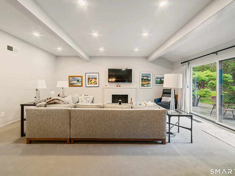 595 Heritage Vlg #B — Photo 2