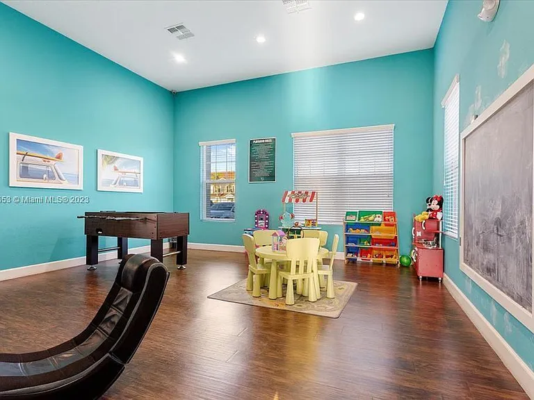 8967 Shine Dr — Photo 16