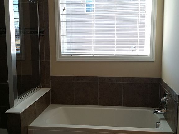 5th image of 3899 Snowcreek Dr #200