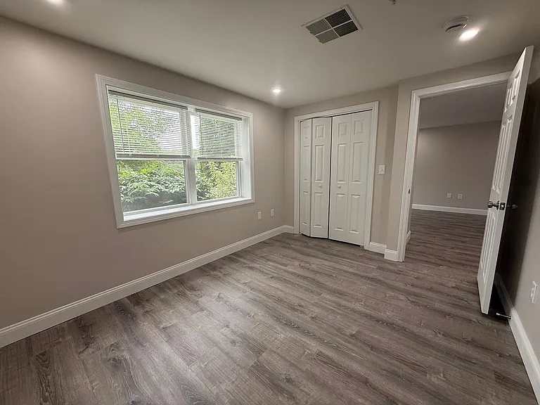 Pondsview Apartments — Photo 128