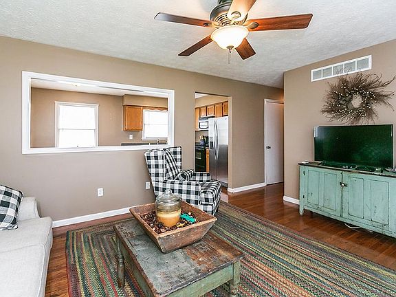 3rd image of 908 Orchard Dr