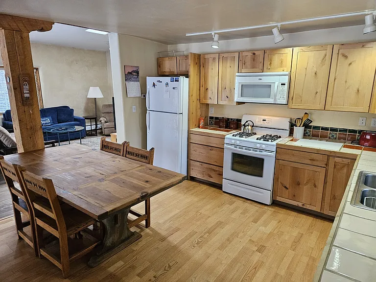 Oakley Ln — Photo 4