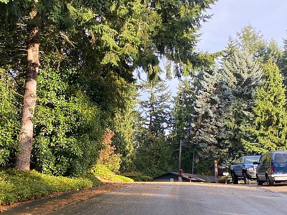 4th image of 12621 125th Ave E