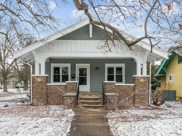 1102 E Dover Ct, Davenport, IA 52803