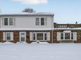 74 Alandale Pkwy, Norwood, MA 02062