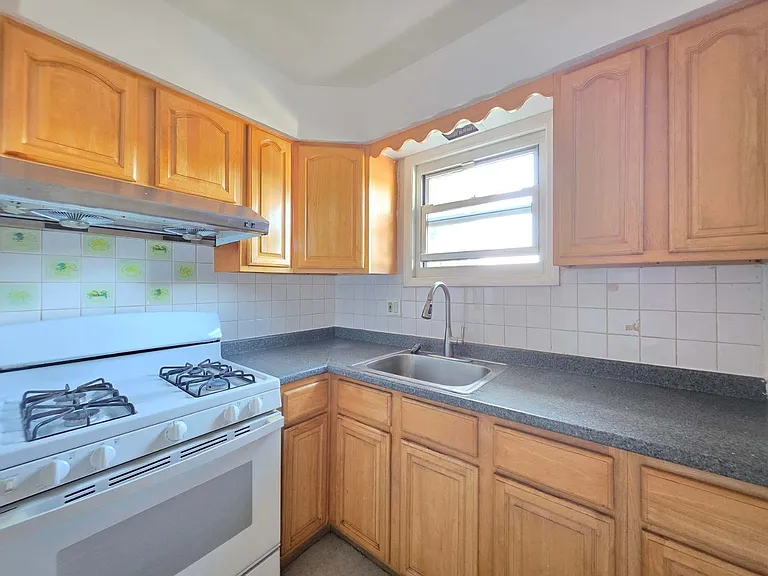 40 Bradley Ave #2 — Photo 1