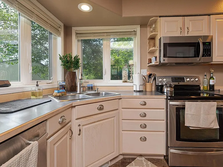 1480 Cresthaven Dr — Photo 34