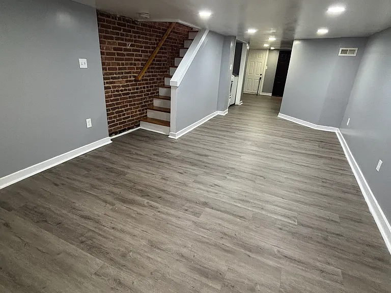 910 N Streeper St — Photo 13