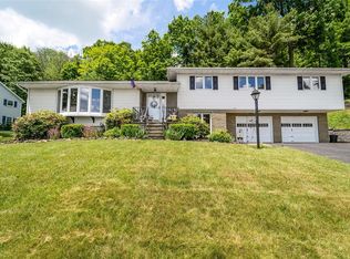 1109 Greenwood Gln, Endwell, NY 13760