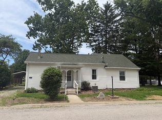 109 N High St, Smithton, IL 62285