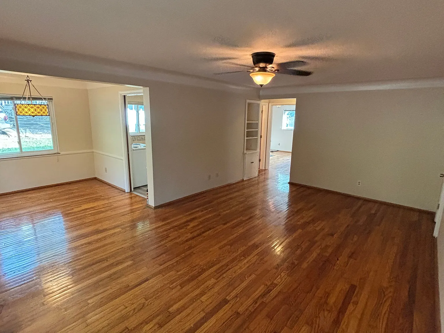 2 bed, 1.0 bath, 775 sqft, $1,300 — Photo 1