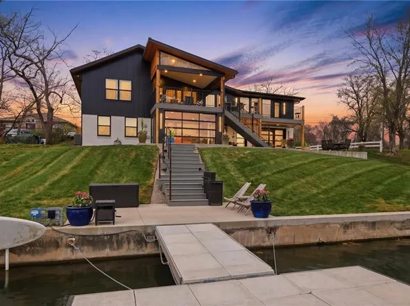 62 Dockside Dr, Lake Tapawingo, MO 64015