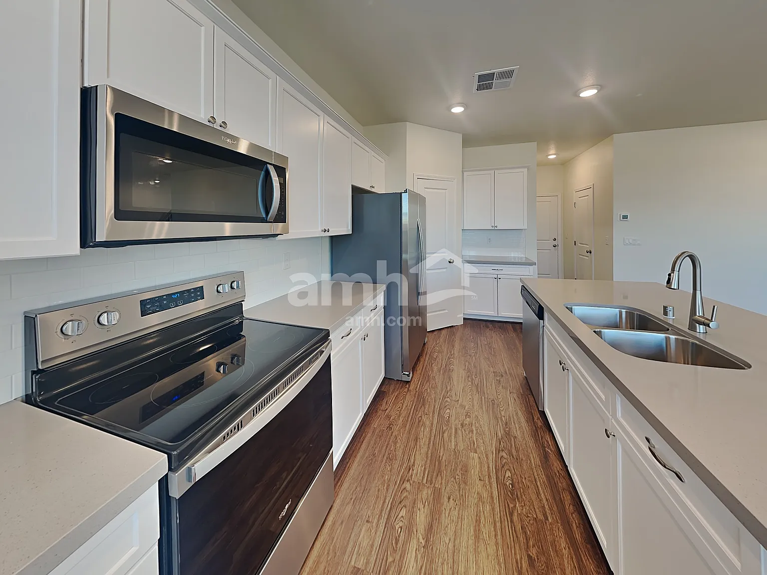 3 bed, 2.5 bath, 1885 sqft, $2,335 — Photo 4