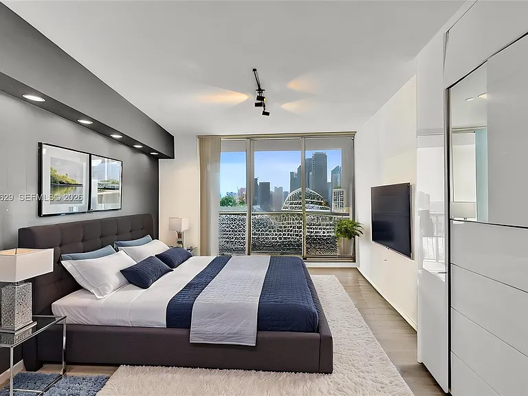 1750 N Bayshore Dr #2510 — Photo 5