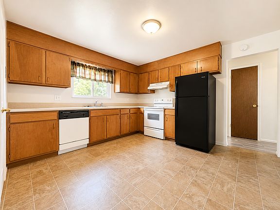 3rd image of 3411 Baltimore Ave Unit 3417