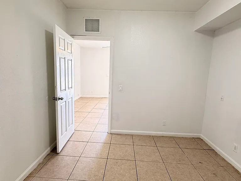 640 SW 9th Ct #2 — Photo 11