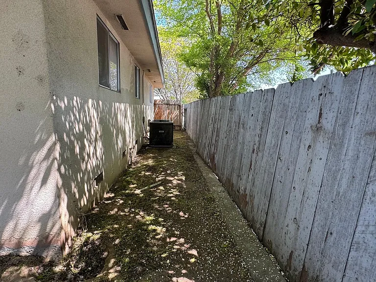 493 N Alta Ave #A — Photo 29