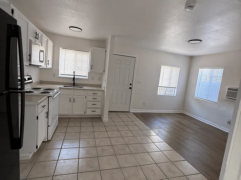 2692 Ithaca St — Photo 3
