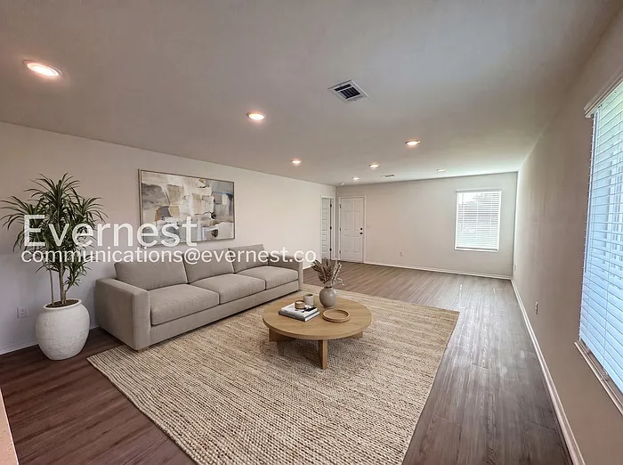 5 bed, 3.0 bath, 1867 sqft, $1,795 — Photo 4