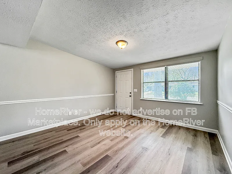 3 bed, 1.5 bath, 1070 sqft, $1,530 — Photo 2