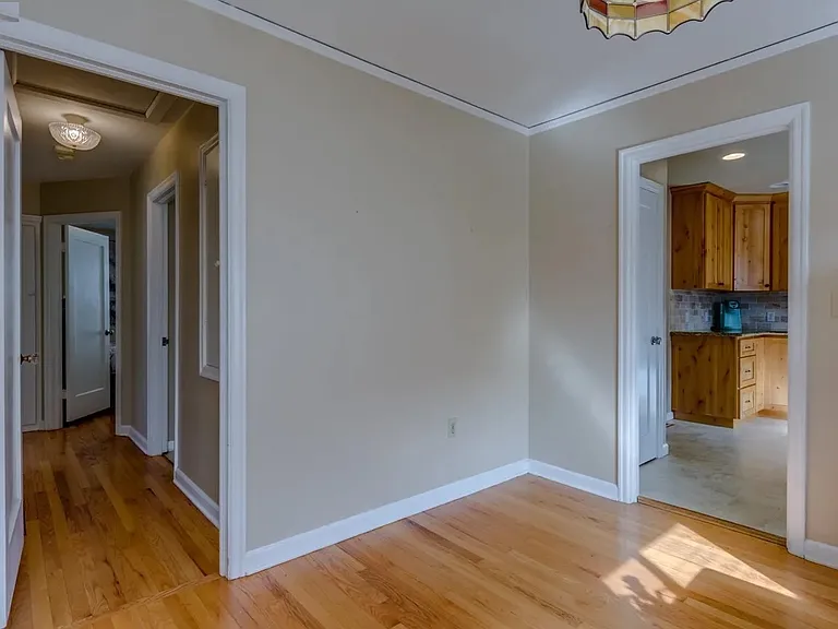 7070 N Cambridge Ave — Photo 2