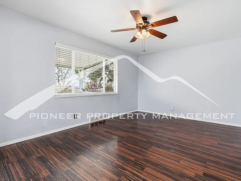 701 S Navajo St — Photo 6