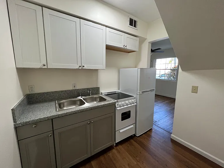 323 Almeria Rd #103 — Photo 6