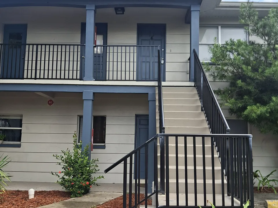 1460 E Bay Dr #4