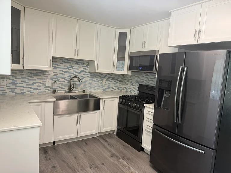 211 E Dresser Rd — Photo 4