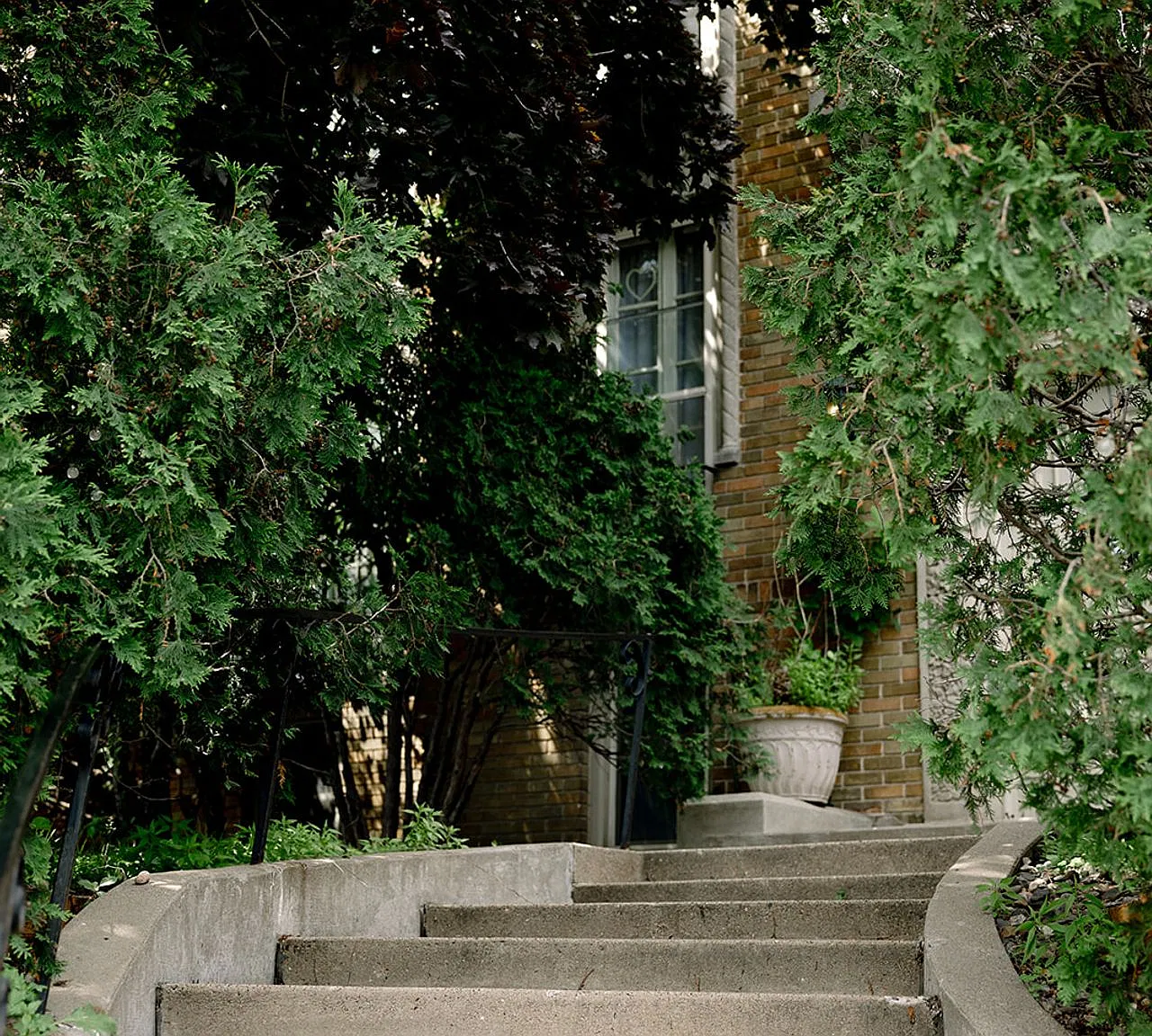 Lakeshore Arms — Photo 2